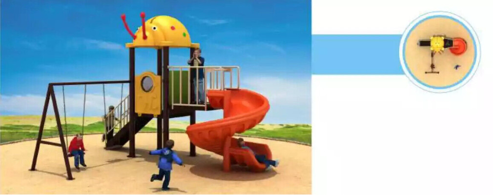 Speelplaats met glijbanen en schommels Entertainment voor kinderen