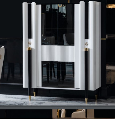 Eetkamer dressoir houten kasten meubels woonkamer dressoir glazen kast vitrine.