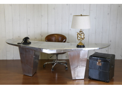 Bureau computer tafel kantoor aluminium tafels piloten werkkamer.