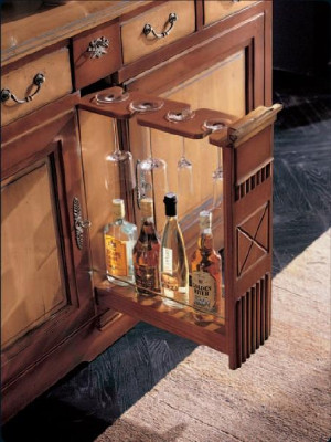 Massief Italiaans meubilair Inrichting Hoge kast Commode Dressoir Kasten