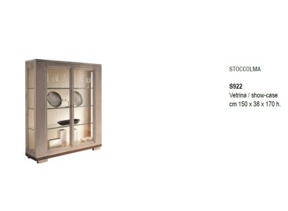 Woonkamer dressoir glazen kast vitrine eetkamer dressoir houten kasten meubels.