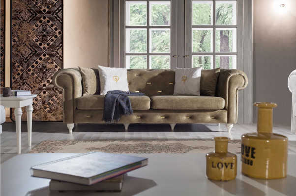Stijlvolle woonkamerbankstel met driezitter, tweezitter, luxe fauteuil en bank.