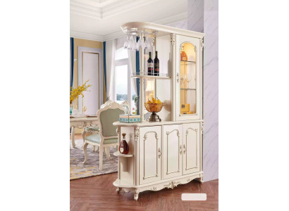 Drinks kast voor de eetkamer, klassieke parelwitte meubels, nieuwe luxe.