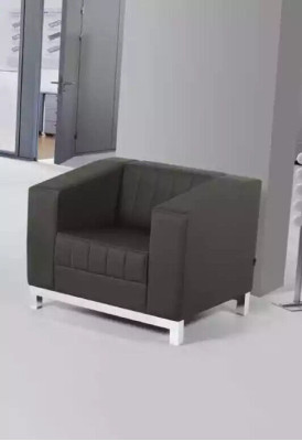 Grijze fauteuil kantoormeubilair zitbekleding gestoffeerde stoel textiel werkkamer leunstoel.