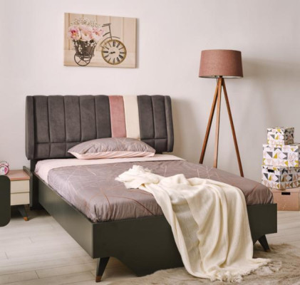 Luxe slaapkamer nachtkastje bedden bed compleet set design inrichting.