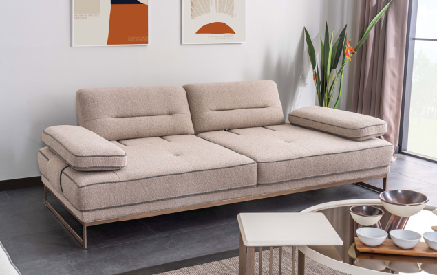 Stijlvolle woonkamer zithoek, gestoffeerd, 2x driezitsbanken, fauteuil.