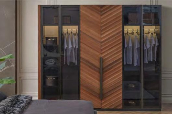 Slaapkamer kledingkast Luxe glazen kast Stijlvolle inrichting