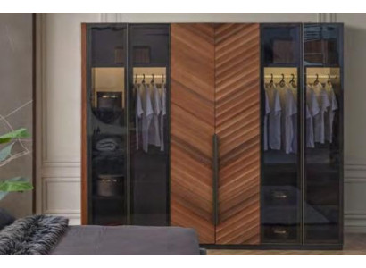 Slaapkamer kledingkast Luxe glazen kast Stijlvolle inrichting