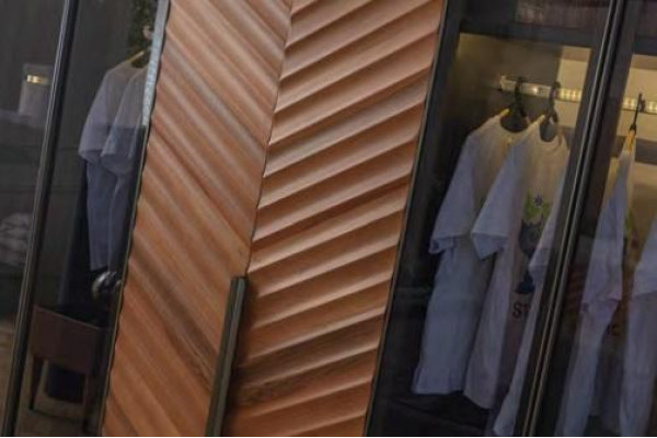 Slaapkamer kledingkast Luxe glazen kast Stijlvolle inrichting