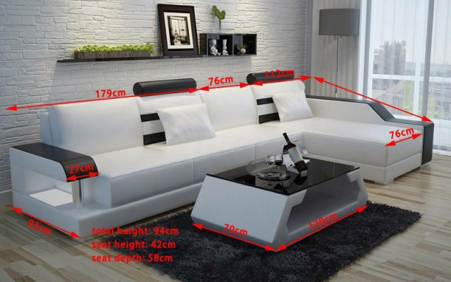 Verlichte woonkamer zithoek bankstellen zitkussens