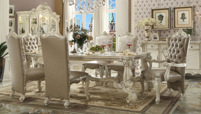 Koninklijke 7-delige eetkamerset in rococo-barokstijl met tafel en 6 stoelen.