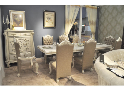 Oude witte eetkamerset Grote eettafel met leren Chesterfield stoelen