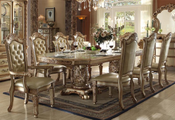 Complete beige eetkamerset Luxueuze eettafel met leren stoelen.