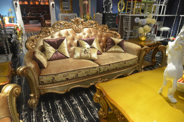 Klassieke set van 4 delen. Zitbank bankstel, bank, textielbank, gestoffeerde bank.