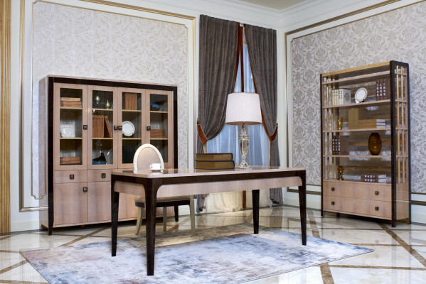 Kantoorset meubilair bureau tafel kast plank compleet 4-delig.