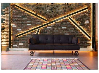 Zwarte stoffen bank op wielen Loft design met houten frame Bankmeubilair.