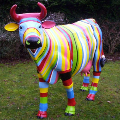 Ontwerper Abstracte Moderne Figuur Standbeelden Koe Kunststof Decoratie Tuin Sculpturen