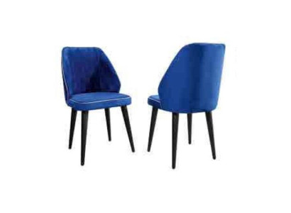 Compacte, zachte houten kruk op zwarte poten voor de eetkamer.