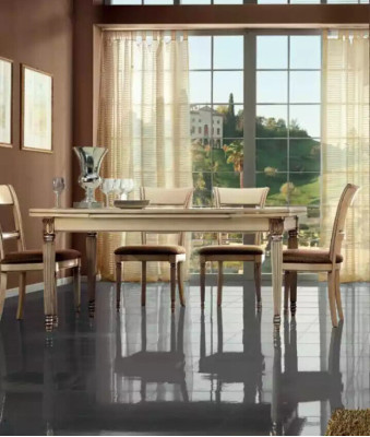 Exclusieve 6-delige eetkamerset met dressoir en 4 stoelen.