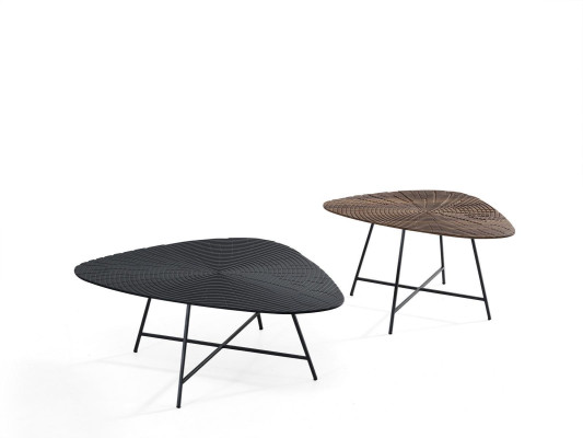 Luxe salontafel voor in de woonkamer met een gebeeldhouwd tafelblad