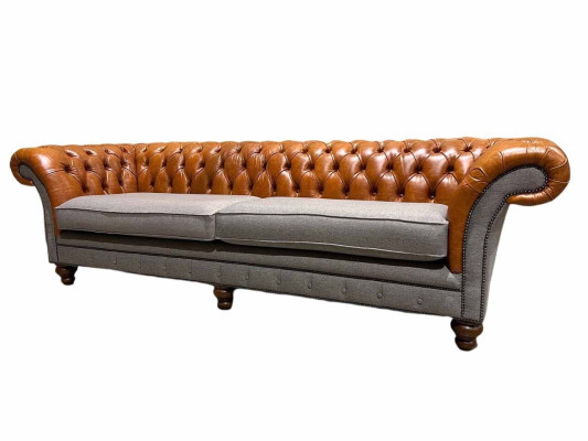 Klassieke 4-zits Chesterfield bank in bruin - hoogwaardig textiel en elegant lederen design