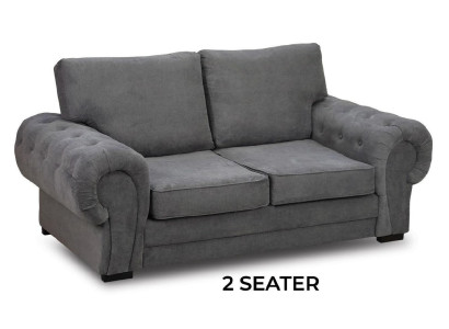 Grijze woonkamer bank bekleding meubels tweezits banken bankstellen stof textiel.