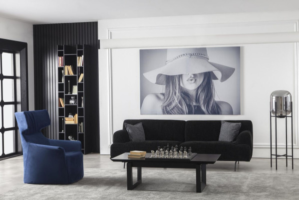Zetel in Blauw, eenzitter, moderne stijl, middelzacht, luxueus, gestoffeerd meubel.