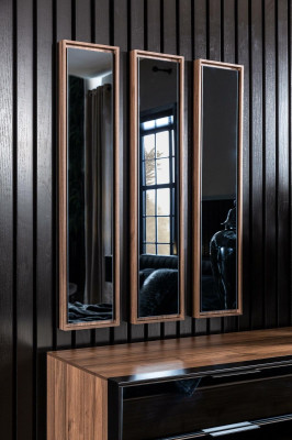 Luxe spiegelset van 3 smalle spiegels met bruine omlijsting, wandspiegel 3-delig