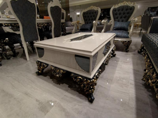 Luxe woonkamerset met 2x 3-zitsbanken, twee fauteuils en salontafel.