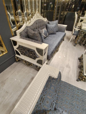 Luxe woonkamerset met 2x 3-zitsbanken, twee fauteuils en salontafel.