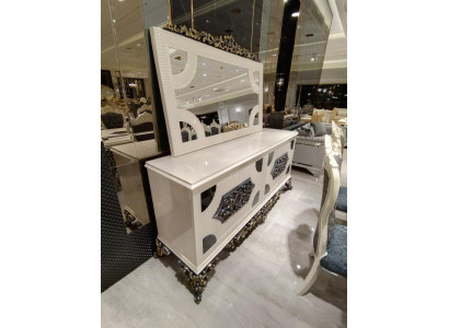 Hoogwaardige elegante commode met spiegel met stijlvol uiterlijk.