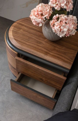 Zwart-beige slaapkamer set, ontwerper tweepersoonsbed, 2 nachtkastjes.