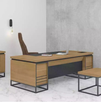 Werkkamer houten bureau directeursbureau computertafel kantoormeubilair