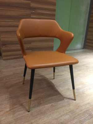 Ontwerp fauteuil metaal gestoffeerd lounge clubstoel zitplaats ontspan luxe kamer wacht nieuw