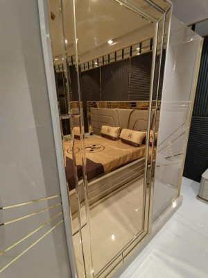 Moderne kledingkast Luxe kast Houten kasten Glas Hoogglans Slaapkamer