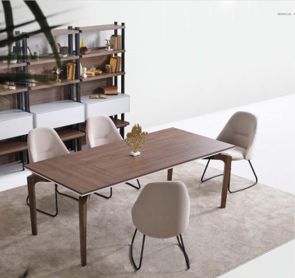 Bruine houten eetkamermeubels, houten tafel, eettafel, 4 stoelen, 5-delige set, nieuw.