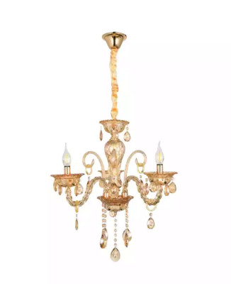 Kroonluchter Crystal in de woonkamer of chique luxe thuis nieuw.