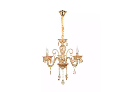 Kroonluchter Crystal in de woonkamer of chique luxe thuis nieuw.