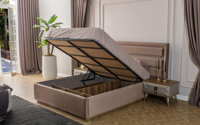 Bruine slaapkamerset Exclusief tweepersoonsbed 2x houten nachtkastjes 3-delig.