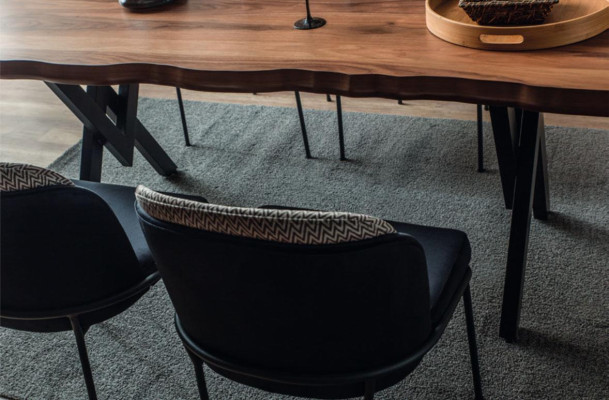 Bruine houten eettafel Robuuste eettafels Houten tafels Luxe meubels