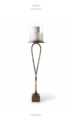 Kaarsenhouder voor woonkamer en hal. Materiaal messing met bronzen afwerking gerestaureerd.