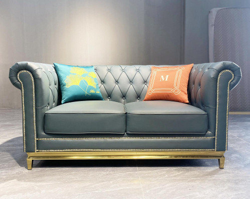 Chesterfield tweezitsbank design meubels inrichting klassieke banken.   Chesterfield tweezitsbank design meubels inrichting klassieke banken.
