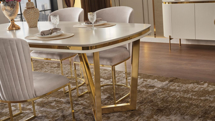 Eetkamer set bestaat uit design eettafel 4x stoelen en dressoir 7 dlg.