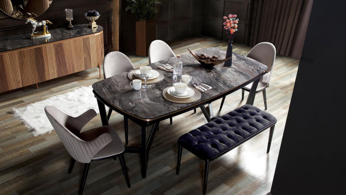 Luxe eetkamerset bestaande uit eettafel en 4 stoelen, nieuwheid 5-delig.