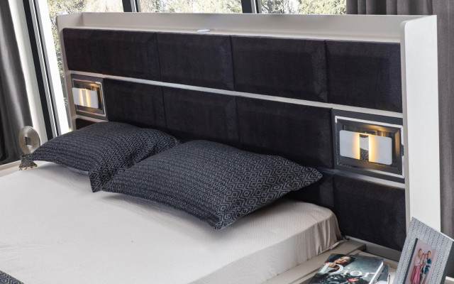 Grijze slaapkamermeubels Ontwerpbed 2 nachtkastjes Houten kast 4-delig