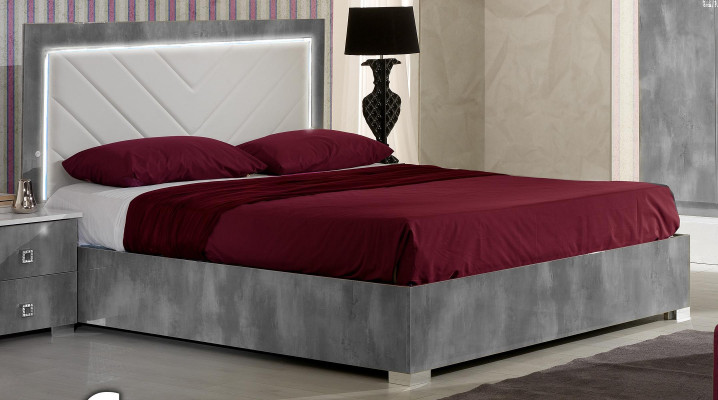 Ontwerp slaapkamer 3-delige set. Bed 2x nachtkastje Klassieke Luxe Beddenset Meubilair