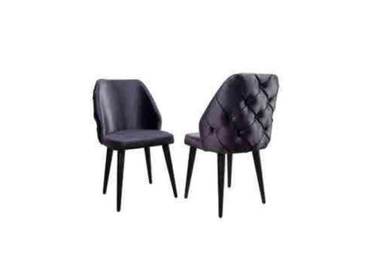 Gevoerde houten stoel grijs Chesterfield op zwarte poten voor eetkamer.