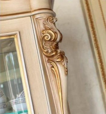 Luxe vitrine in beige kleur Perfecte meubels voor woonkamer Houten vitrine