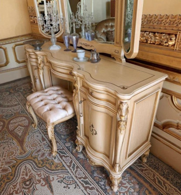 Luxe make-uptafel spiegel kaptafel beige slaapkamer set