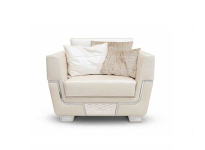 Beige elegantie in de kijker Stoffen stoel voor een stijlvolle woonkamer ambiance